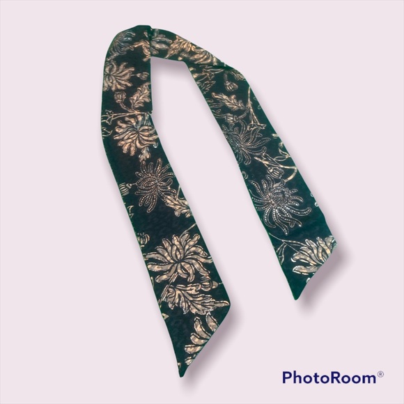 Accessories - Black and gold scarf